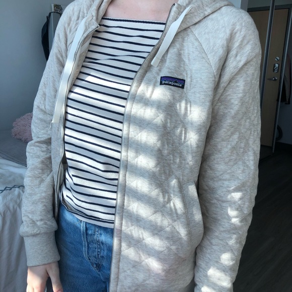 Patagonia Jackets & Blazers - Patagonia quilted zip up jacket with hood